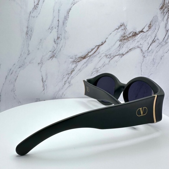 ❌SOLD ❌Valentino New Womens V Logo Sunglasses - Picture 6 of 16